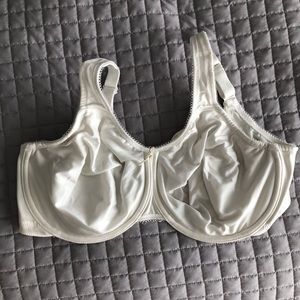 Silky White Wacoal Bra (34G)